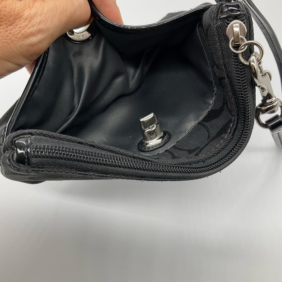 ❌⭕️❌SOLD❌⭕️❌COACH BLACK CANVAS WRISTLET POUCH - Picture 3 of 6